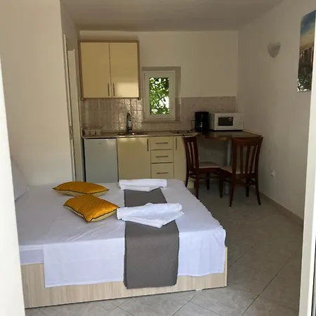 Studio Apartments Semi * Baška Voda